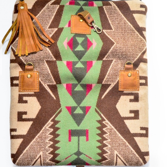 Tan & Green Oversized "Gypsy" Clutch - Picture 3 of 4